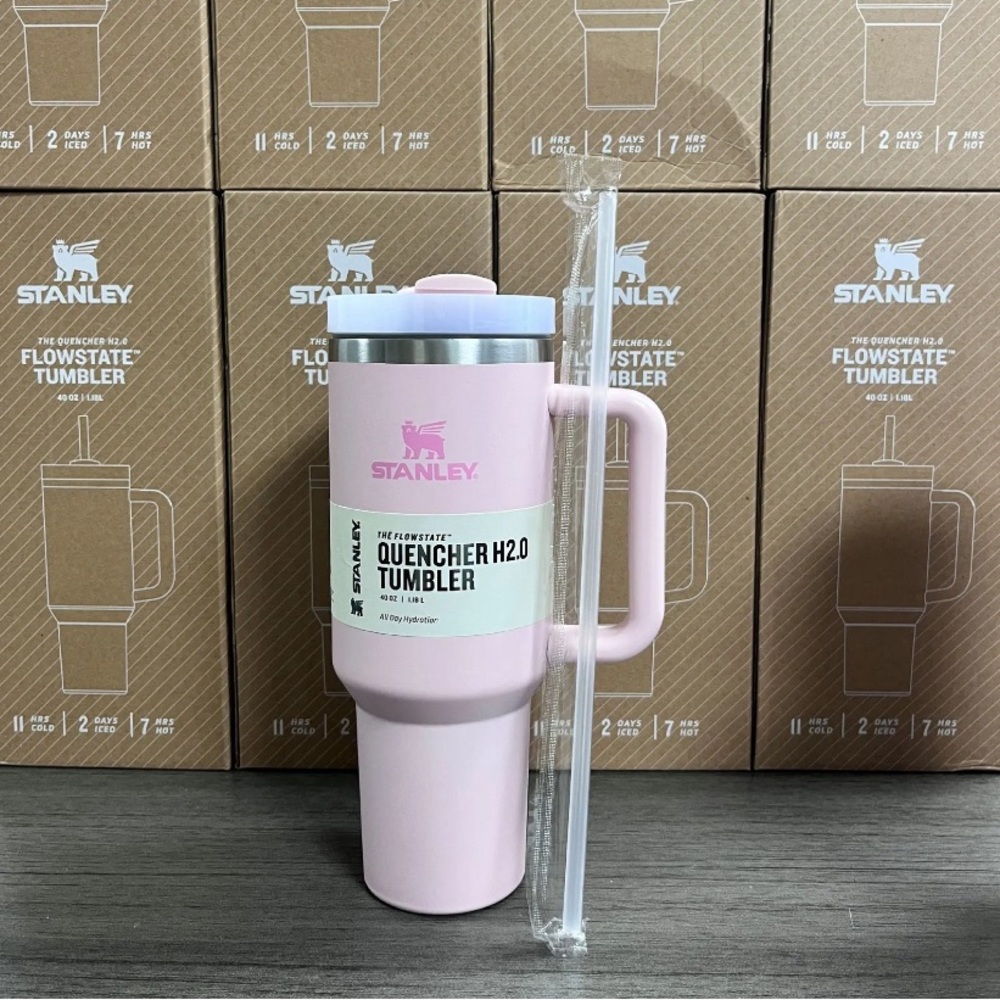Stanley 40oz Quencher H2.0 FlowState Stainless Steel Vacuum Insulated Tumbler. - Picture 5 of 12